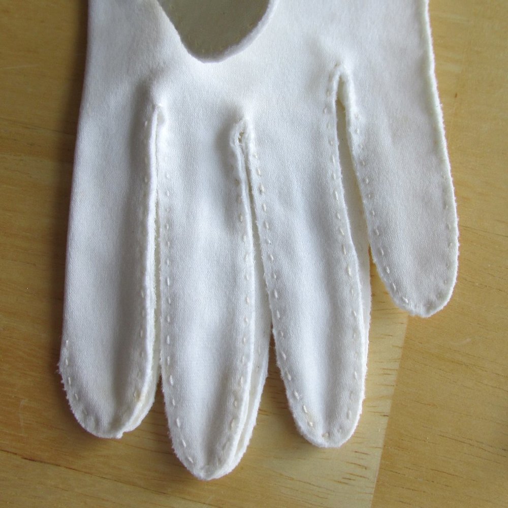 Vintage Double-Woven Faux-Pearl Beaded Gloves - Picture 4 of 9